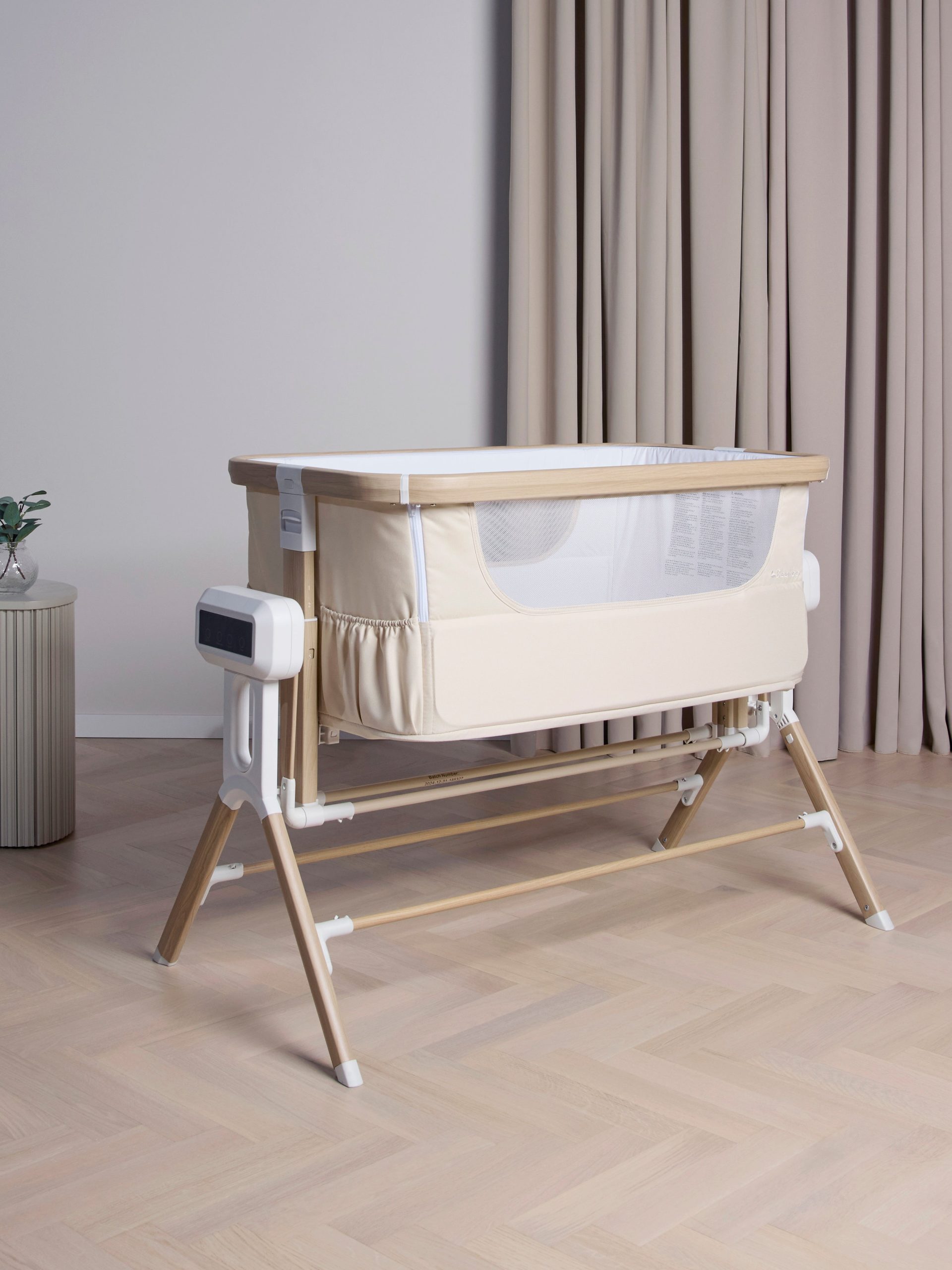 Beemoo CARE AutoMotion bedside crib